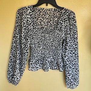 Flower print with synched waist band. Stretchable material. Size Medium.